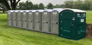 Best VIP or Luxury Restroom Trailers  in Lakewood, OH